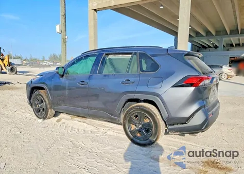 2020 Toyota Rav4 Xle z USA, uszkodzony, nr VIN 2T3W1RFV0LC073904